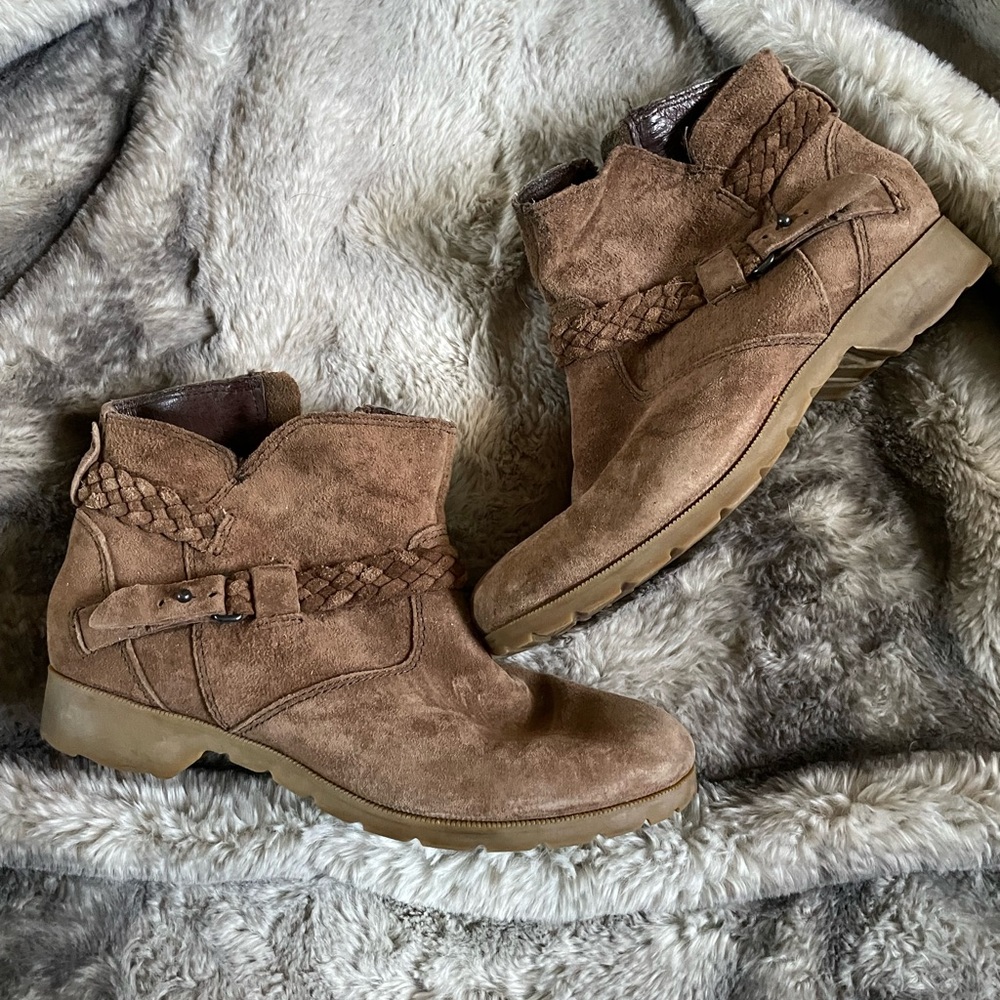 Teva Brown Waterproof Ankle Booties size 6.5
